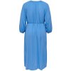 Carmiranda - Blå kjole i lækker crepet viskose fra Only Carmakoma