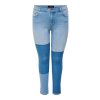 Car AUGUSTA - Lyse blå jeans i strækbar bomulds denim med cool detaljer fra Only Carmakoma