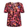 Car NALA - Sort bluse med smart blomster print fra Only Carmakoma