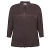 LEGACY - Smuk brun satin skjorte med mulighed for hejs på ærmerne fra Zhenzi