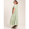 Sussie - Flot lang flæse kjole i lys grøn viskose i ekstra høj kvalitet fra Gozzip